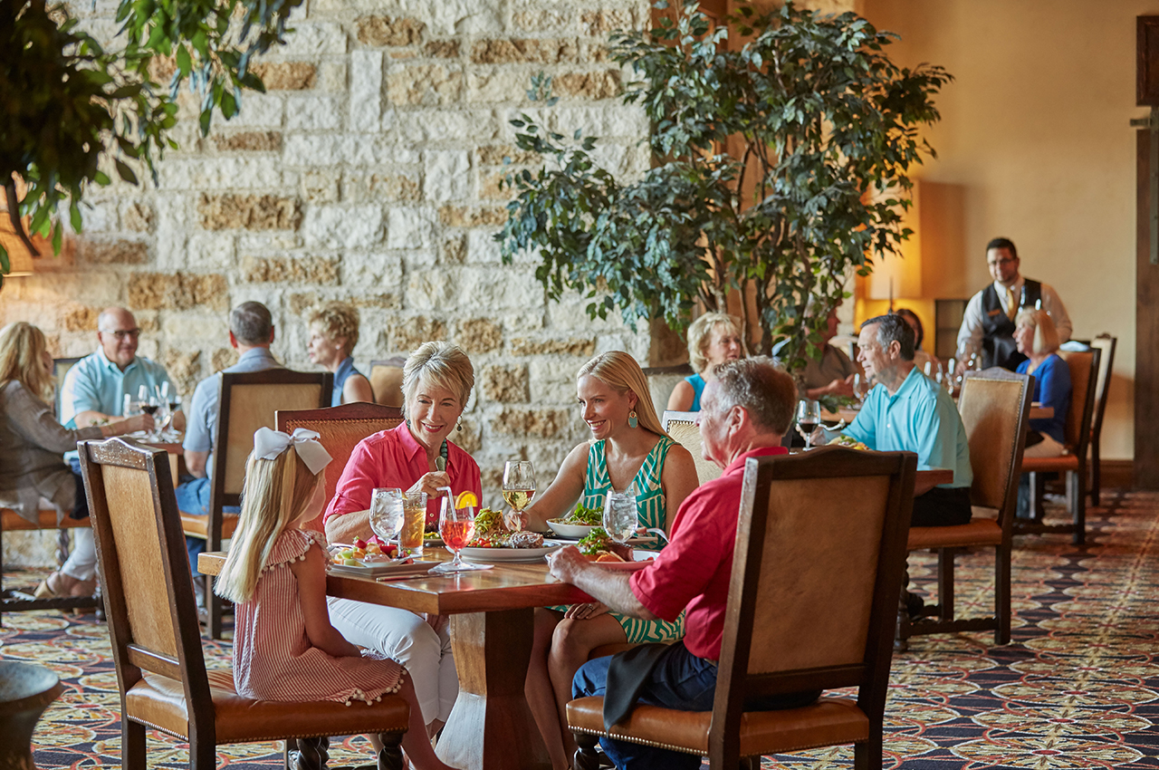 Clubhouse_Dining_1280x850