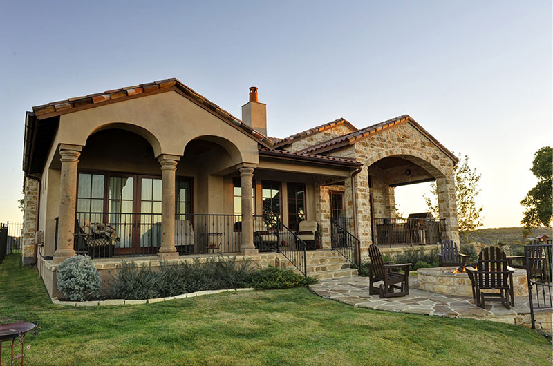 DiLusso_Back_Yard_800x530