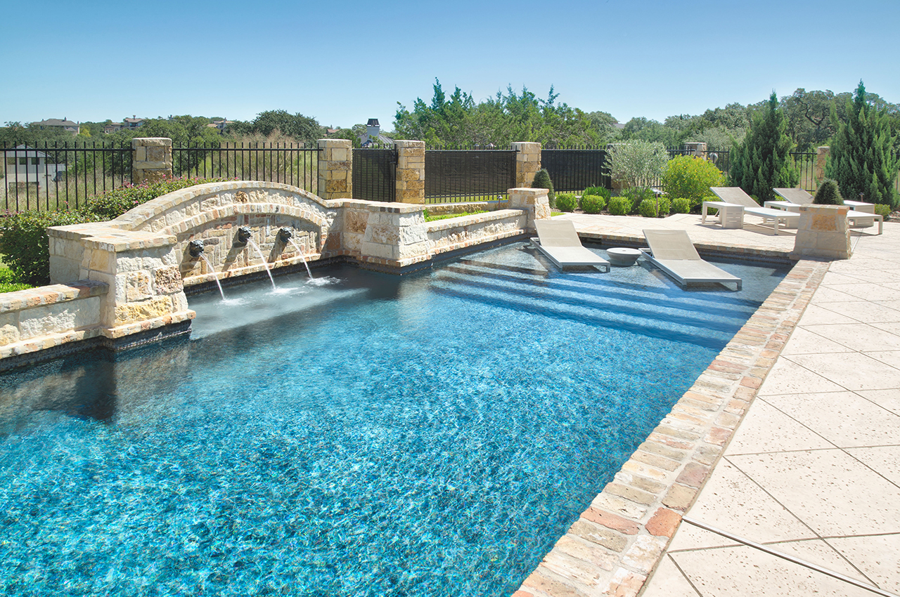 DiLusso_Pool_Ext_1280x850