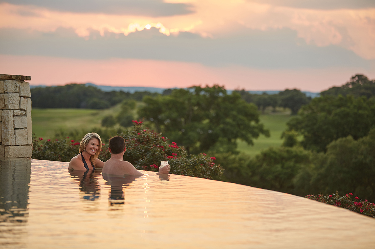 Infinity_Pool_1280x850
