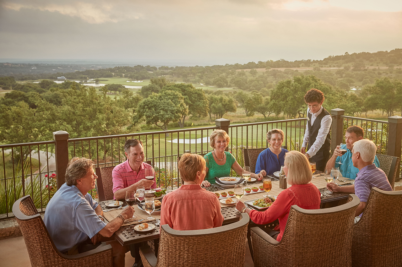 Patio_Dining_Friends_1280x850